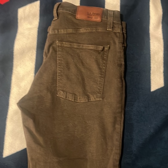 Barely worn LL Bean 33x30 brown jeans - Picture 3 of 3